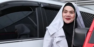 Nekat Utang Puluhan Juta Demi Naik Pesawat Kelas Bisnis, Sarita Abdul Mukti Dendam ke Jennifer Dunn
