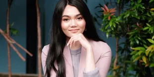Netizen Pertanyakan Soal Agamanya, Rina Nose: Atur Aja Bagusnya Apa
