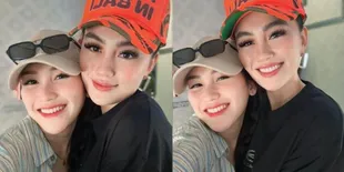 Ngaku Jadikan Inspirasinya, Begini Momen Ayu Ting Ting Ketemu Agnez Mo di Dalam Pesawat