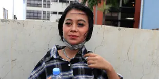 Ngaku Sudah Waras dan Malu Berpakaian Seksi Jadi Alasan Cimoy Mengubah Penampilannya