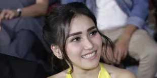 Nggak Ada Libur, Ayu Ting Ting Ajak Anak Keliling Bioskop di Hari Lebaran