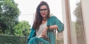 Nggak Perlu Repot Keluar Rumah, Twindy Rarasati Akui Nyaman Lakukan Virtual Meeting Selama Pandemi