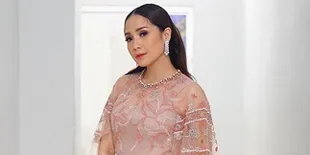 Nggak Takut Item Akibat Kena Matahari di Sumba, Nagita Slavina Justru Khawatirkan Hal Ini