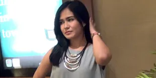 'Nginap' di Villa Angker, Masayu Clara Masuk Lumpur Dingin