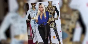 Nicki Minaj Tampil Tanpa Bra (Lagi) di Launching Clothing Miliknya