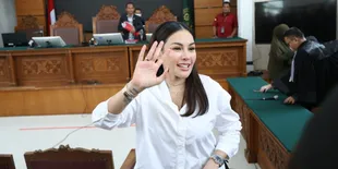 Nikita Mirzani Cabut Gugatan Rp100 Miliar, Kuasa Hukum Beberkan Alasan Fokus ke Perkara Pidana