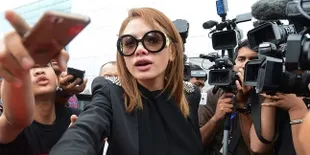 Nikita Mirzani Diramal Bakal Kena Masalah Lagi Tahun 2016