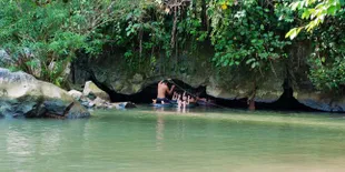 Nikmati Menakjubkannya Gua Sungai di Laos Ini, Yuk!