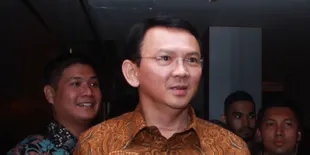 Nobar Film 'JINGGA' Bareng Tuna Netra, Ahok Jadi Pembisik