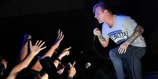 Nonton Architects, Penonton Pun Nantikan Band Lokal