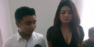 Novi Amalia Pakai Baju Berdada Rendah di Persidangan