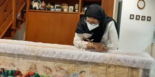 Nurul Arifin Masukkan Barang Kesukaan Maura Magnalia Untuk Dikubur Bersama, Ini Isinya
