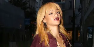 Nyaris Bugil, Baju Apa Sih Yang Dikenakan Rihanna Ini?