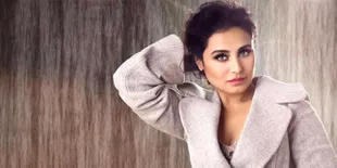 Nyaris Tanpa Make Up, Rani Mukherjee Rayakan Ganpati Bareng...