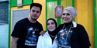 Ocha Piliang Anak Angkat Elly Sugigi Rilis Lagu 'Cinta Terhalang Restu'