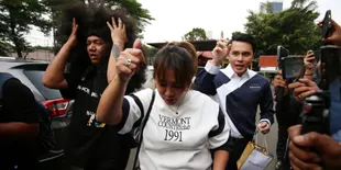 Oky Pratama Berikan Skincare untuk Vadel Badjideh, Mulai dari Facial Wash sampai Serum