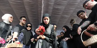 Olla Ramlan Ungkap Sosok Ibu Sebagai Benteng Terakhirnya