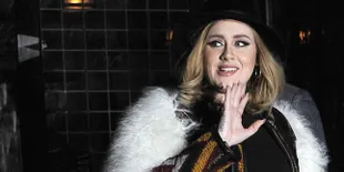 OMG! Adele Malu Besar Saat Kartu Kreditnya Ditolak