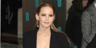 OMG! Jennifer Lawrence Tampar Lupita Nyong O di Red Carpet?