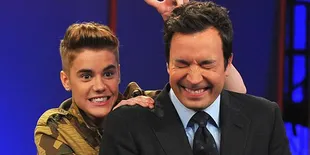 OMG! Justin Bieber Lempar Pasta Pada Penonton!