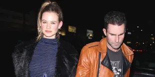 Oops! Behati Prinsloo Posting Foto Adam Levine Tanpa Busana