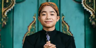 OOTD Betrand Peto Serba Gucci Dari Baju Sampai Sepatu, Totalnya Bisa Sampai Rp 400 Jutaan