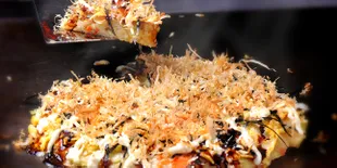 Osaka Punya Sederet Kedai Okonomiyaki Lezat, Lho!