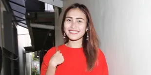 Otis Hahijary Kirim Bunga Untuk Ayah Ibu Ayu Ting Ting, Damai?