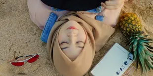 Outfit ke Pantai Hijab yang Tetap Stylish dan Nyaman, Inspirasi Terbaik untuk Liburan Tropis