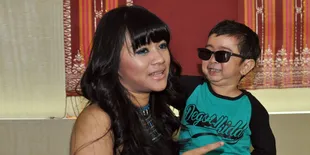 Pacari Bule, Mantan Istri Daus Mini Main Pelet?