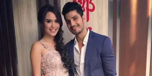 Paduan Gaun Merah dan Tuxedo Hitam, Vin Rana Pangku Nita Sofiani