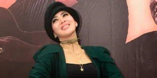Pagi-Pagi Nyetir Sendiri, Syahrini Pamer Mobil Bentley Baru Lewat Instagram