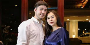 Pakai 4 Bahasa di Rumah, Suami Aura Kasih Kini Doyan Petai dan Sambal