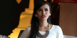 Pakai Baju Tradisional, Nita Sofiani Secantik Perempuan India