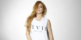 Pakai Baju Transparan, Bra Lindsay Lohan Tertangkap Kamera