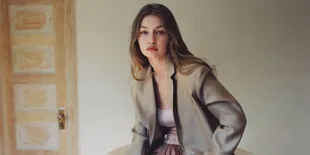 Pakai Baju Transparan di Maternity Shoot Terbaru, Gigi Hadid Pamer Baby Bump Usia 33 Minggu