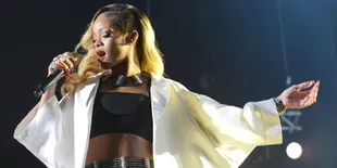 Pakai Baju Transparan, Rihanna Ekspos 'Segalanya' di Red Carpet