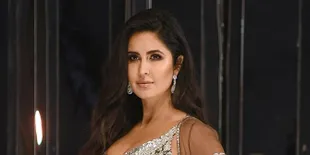 Pakai Bikini Beda Warna Lagi, Katrina Kaif Happy
