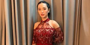 Pakai Dress Ketat, Zaskia Gotik Pamerkan Baby Bump yang Makin Besar