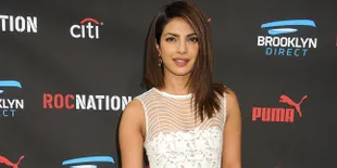 Pakai Dress Victoria Beckham, Priyanka Chopra Tampil Pinky