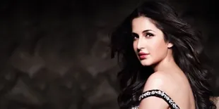 Pakai Golden Dress Kusut, Katrina Kaif Gagal Tampil Perfect