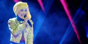 Pakai Kuning - Biru, Fatin Shidqia Tampil Centil