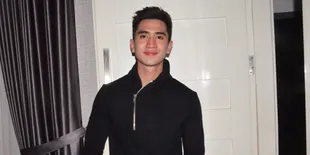 Pakai Outfit Kembar Saat Lebaran, Verrell Bramasta Akui Tak Ada Persiapan