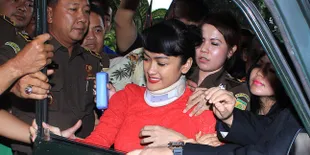 Pakai Penyangga Leher, Jupe Bisa Tengok Kanan Kiri