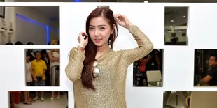 Pakai Rok Transparan, Bella Shofie Tak Sengaja Pamer Dalaman?