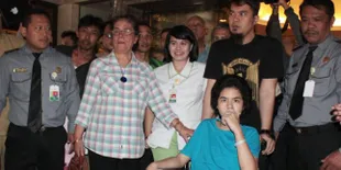 Pakai Tongkat, Dul Datangi Ditlantas Polda Metro