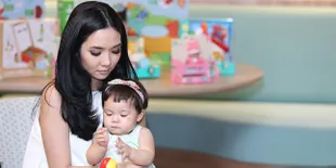 Pamer Aksi Lucu, Baby Gempi Joget-Joget Unyu Menggemaskan