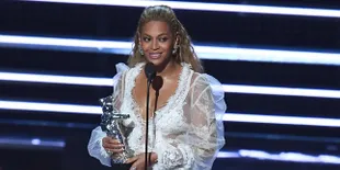 Pamer Baby Bump, Beyonce Umumkan Sedang Hamil Anak Kembar