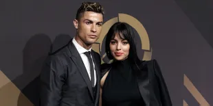 Pamer Cincin Berlian, Cristiano Ronaldo & Georgina Rodriguez Sudah Tunangan?