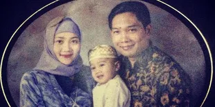 Pamer Foto Jadul, Wajah Ridwan Kamil Hiasi Kaleng Kue Lebaran